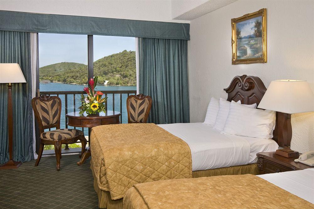 Windward Passage Hotel Charlotte Amalie Quarto foto